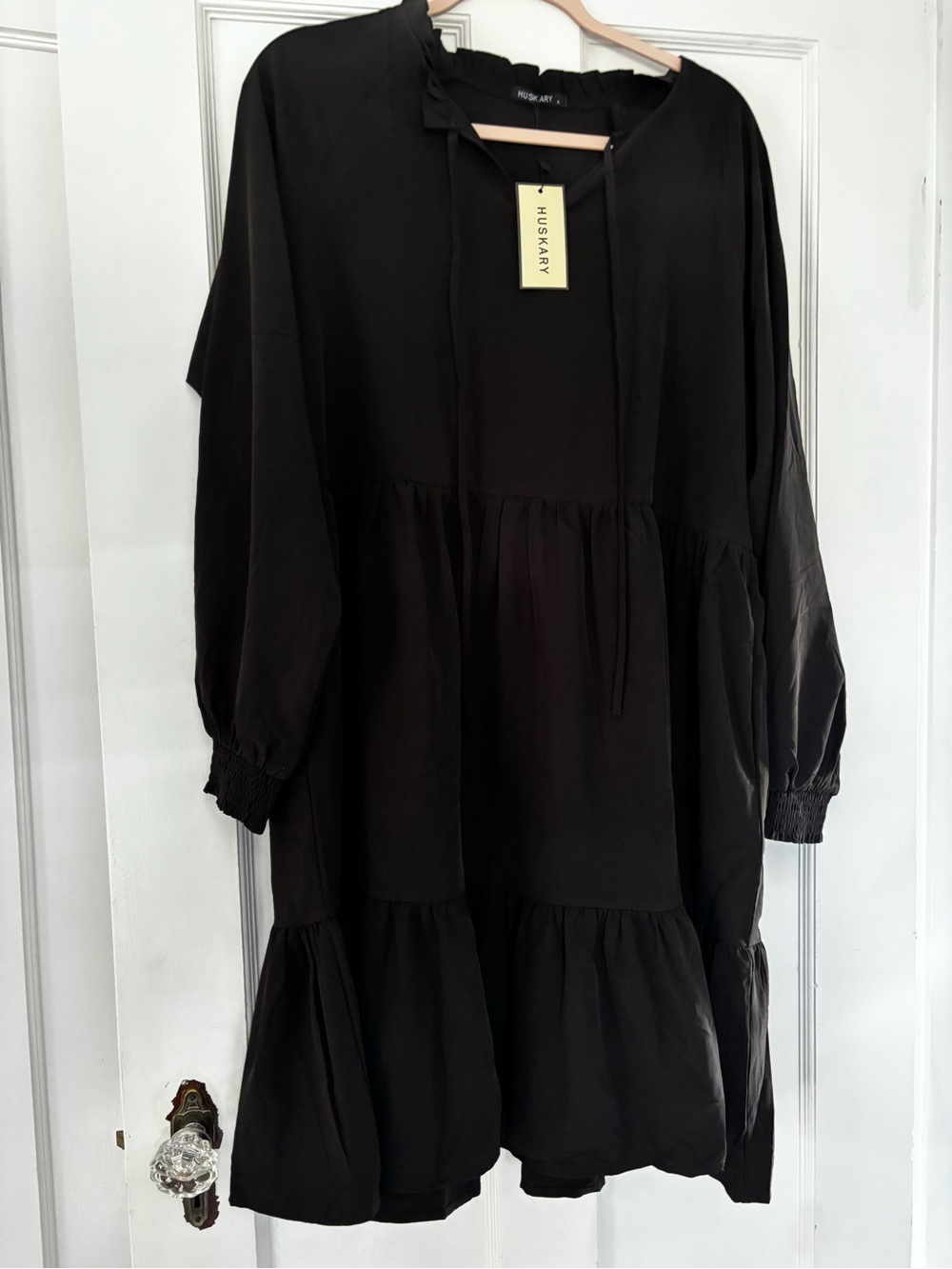 Huskary Black Long-Sleeve Tiered Midi Dress with Tie Neck